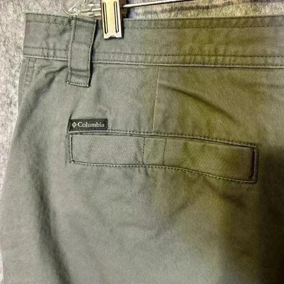 Columbia Gray Cargo Shorts - Size 38 - Picture 4 of 5